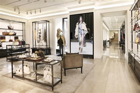 burberry outlet store milano|burberry flooring milan.